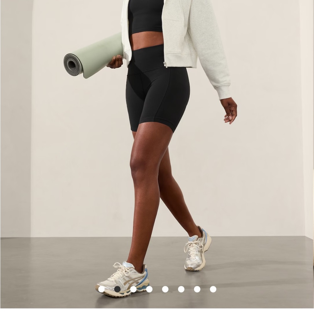 Athleta Navy Blue Salutation Stash Pocket 7 inch Short